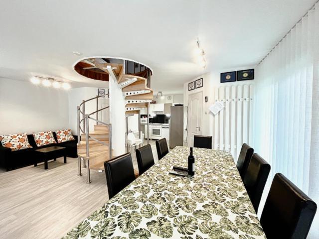 Csevi Apartmanhaz Mezőkövesd エクステリア 写真