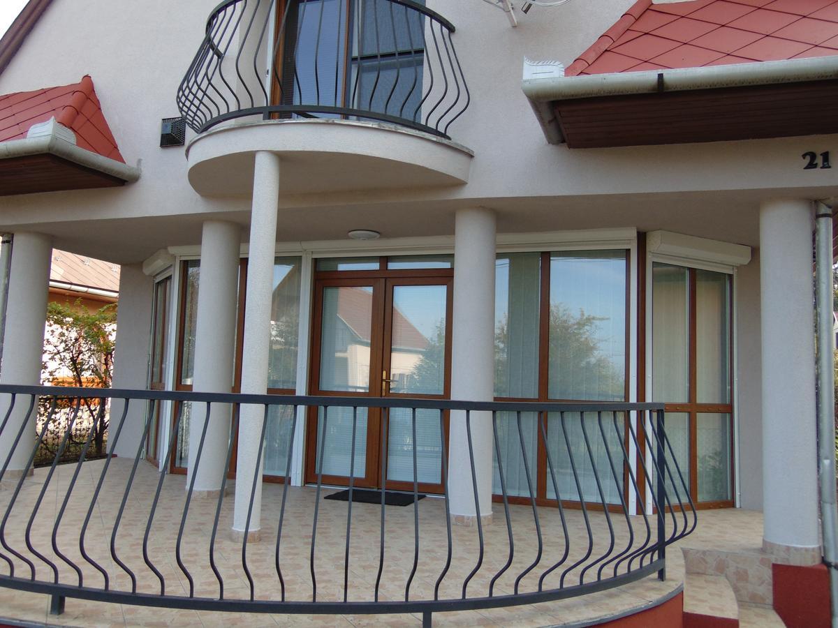 Csevi Apartmanhaz Mezőkövesd エクステリア 写真