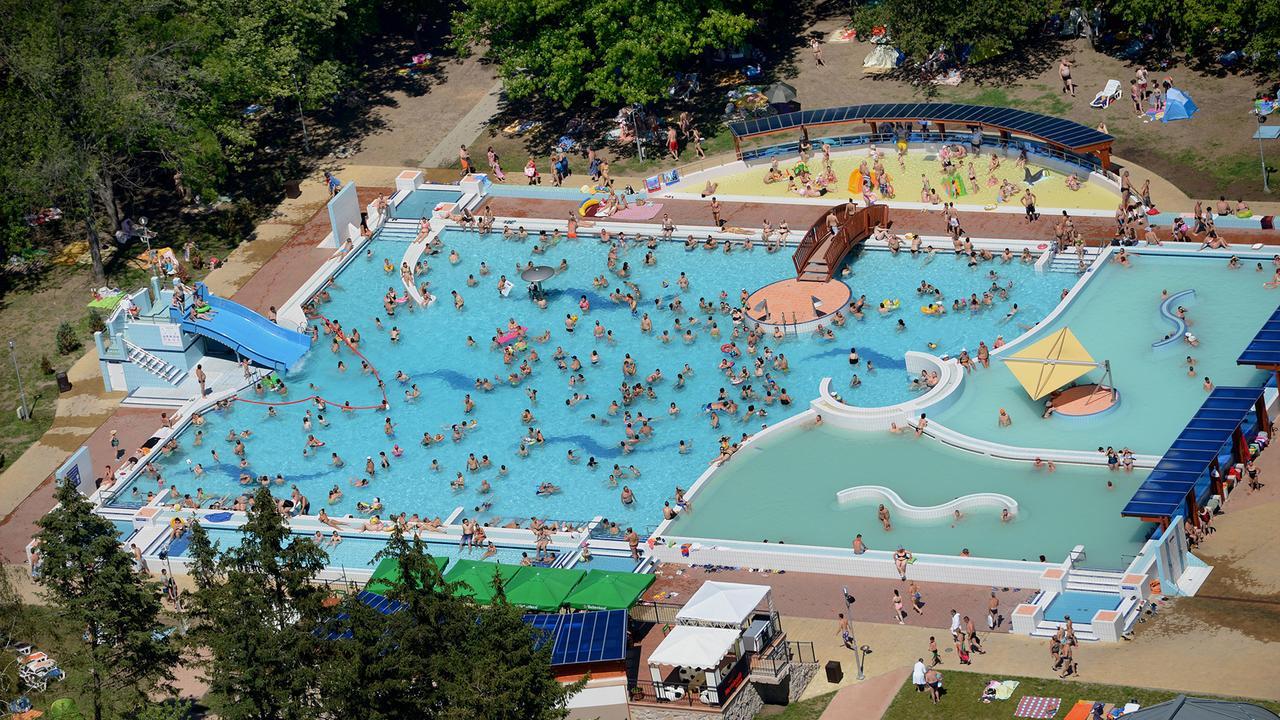 Csevi Apartmanhaz Mezőkövesd エクステリア 写真